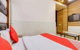 Hotel R Deluxe - New Delhi Railway Station